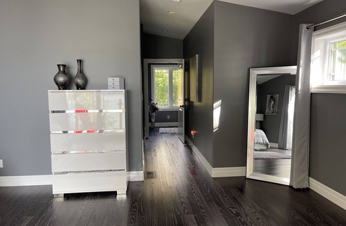 West Lake Bed & Breakfast | Sunset Escape On Westlake. This B&B offers 2 suites that are rented separately.
