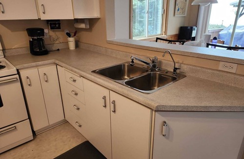 Fenelon Falls Cottage | Sunset Haven in Fenelon Falls - Beautiful weed-free waterfront with AC/WIFI!