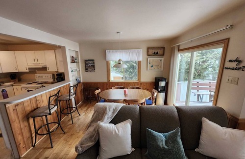 Fenelon Falls Cottage | Sunset Haven in Fenelon Falls - Beautiful weed-free waterfront with AC/WIFI!