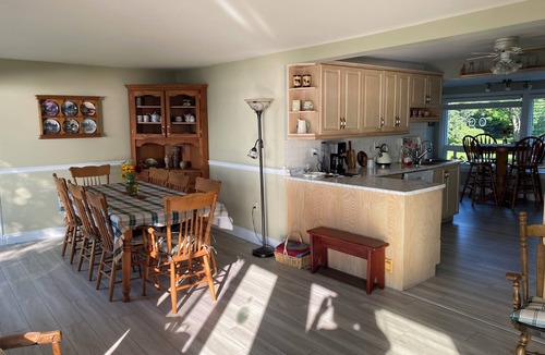 Chisholm House | Sunset Haven in Charming Cottage Bungalow on Peaceful Wasi Lake