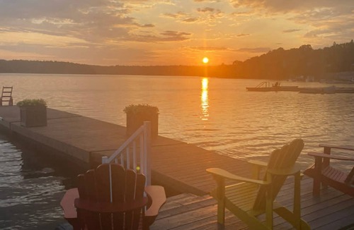 Port Loring Cabin | Sunset Lakeside Escape on Beautiful Wilson Lake in Port Loring