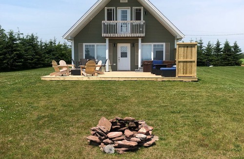 Chelton House | Sunset Views Vacation Home - Hottub