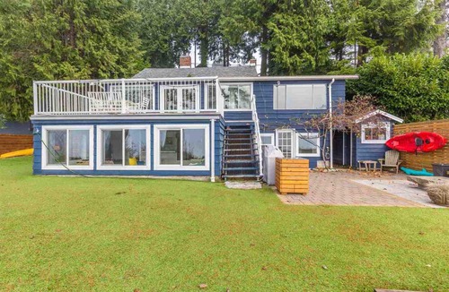 Roberts Creek House | Sunshine Coast Beach-Front Cottage in Stunning Roberts Creek