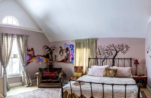 Clearview Cabin | Superb Room for a Romantic Getaway in a Bed and Breakfast in Barrie, Ontario