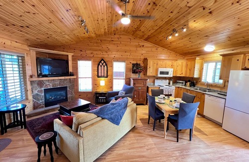 Wasaga Beach Ski Chalet | Superhost!- Cozy and quiet chalet retreat