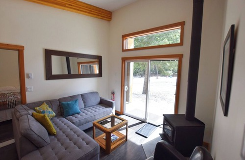 Cherryville Ski Chalet | Surrounded by Nature: Enjoy Scenic Campground up to 8 pax in Pinnacle Chalet