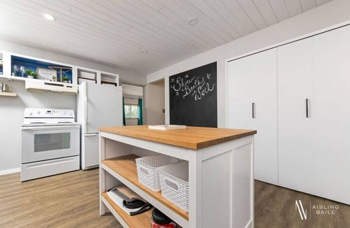 Windermere House | Swansea Serene | Indoor Fireplace | 5 Min to Beach