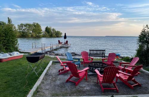 Woodville House | Swing Bridge Cottage on Lake Simcoe - Waterfront