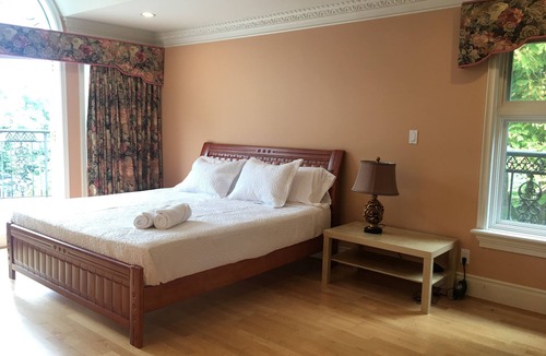 West Side House | t Vancouver (UBC) one bed room in luxury house B