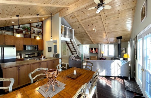 Washago Cottage | "Take It Easy" cottage w/Hot Tub & Finnish Sauna