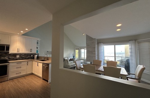 Regional District of Nanaimo Hotel | Tanglewood 13 is a ocean and park view unit on Rathtrevor Beach!