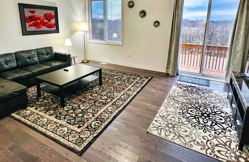 Thamesford House | Thamesford Home 3 BDR-WIFI-Netflix-Laundry-Parking