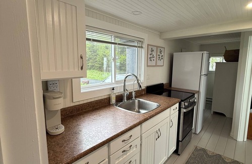 St. Andrews Cottage | The Artists Cabin - On the Bay of Fundy