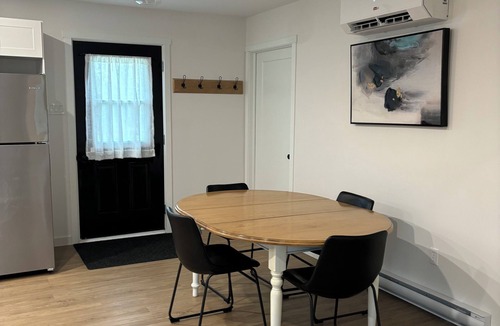 Victoria Junction House | “The Beagle” - Entire House Near Airport & CBU