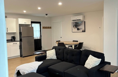 Victoria Junction House | “The Beagle” - Entire House Near Airport & CBU