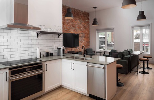 Beamsville Condo | The Beamsville Loft – Wine, Charm & History