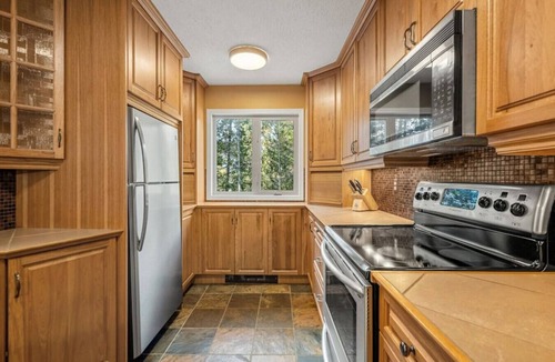 Windermere Apartment | The Bluenose | Indoor Pool & Hot Tub | Beach | Gym