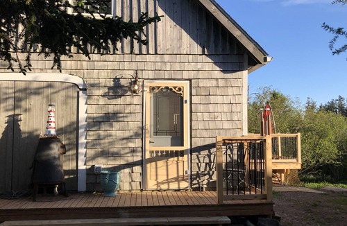 L'Etete Cottage | The Boathouse overlooking Green's Point Lighthouse and Passamaquoddy Bay