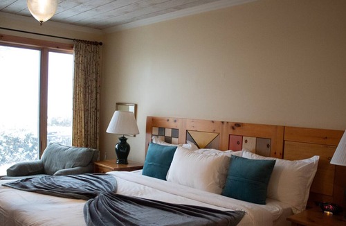 Jacksons Point Hotel | The Briars Resort & Spa