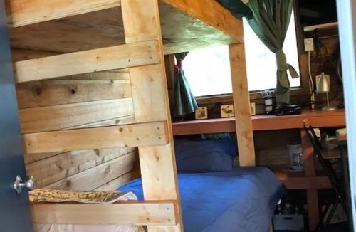 Beaverdell Cabin | The Bunk House