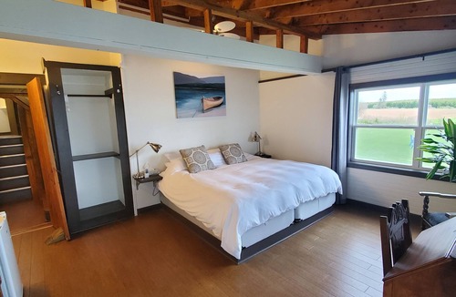 Little Sands Bed & Breakfast | The Cliffside Inn