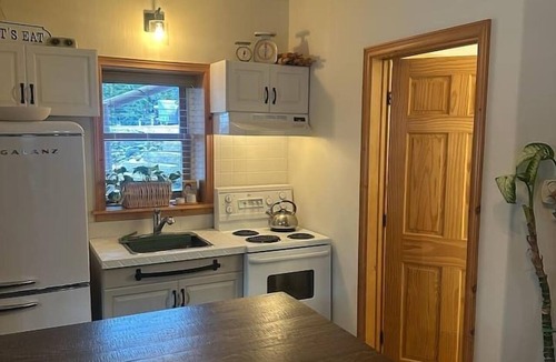 Fall River Cabin | The Cozy Cabin Nook - Heart of Fall River