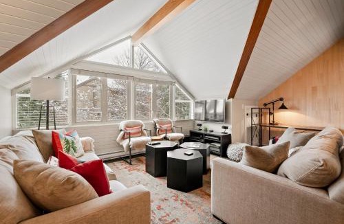 Whistler Village Apartment | The Crest, Spacious, Central Condo, Free Parking