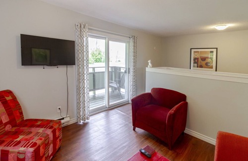 Bloomfield House | The Demorestville: PEC Getaway