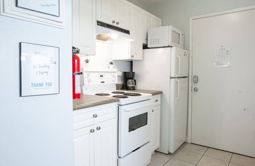 Harrison Hot Springs Apartment | The Flats at Cedar Springs | Full Kitchen & Steps to Lake