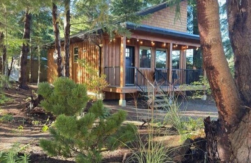Campbell River House | The Grove Guest House