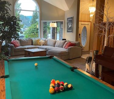 Sicamous House | The HI-Mark House - Hot tub,AC,Pool table, Pool May2026