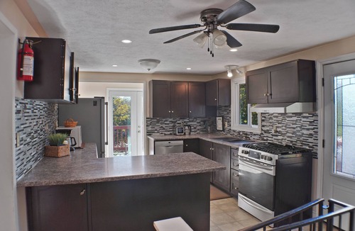 Georgian Bluffs House | The Hilltop Retreat- Walking distance to Lake Charles
