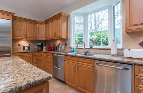 Oakridge House | The Hudson House ❤️Luxurious 8 BR+6 BA in Central Van with Jacuzzi and Sauna ❤️