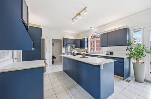 Sarnia House | The Huron Hideaway - Family Home I Beach I Park