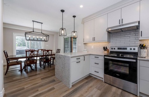 Georgian Bay Cottage | The Huron Woods Retreat with Sauna & Sports Court