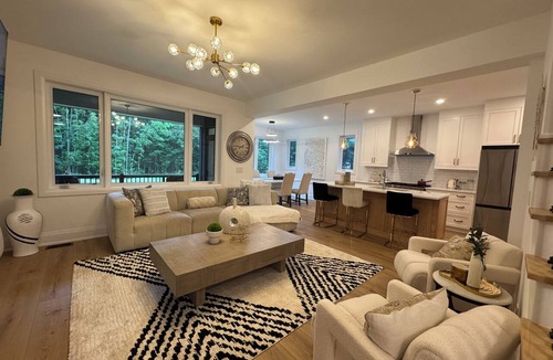 Oro-Medonte House | The Kempenfelt: Luxury 4-Bedroom Forest Retreat Near Horseshoe Valley