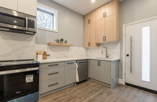 Kirkendall North House | The Kirkendall Mansion & Coach House - Luxury & Comfort 14 Bedroom 10 Washroom