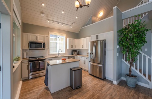 Osoyoos Cottage | The Lakehouse/Snow Vacation Rental