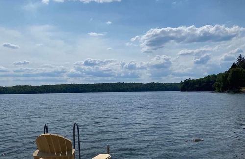 Utterson Cottage | The Lakeshore Oasis - Beautiful All Season Muskoka Cottage with Sunset View