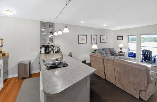 Tofino Villa | The Landing- Your Downtown Waterfront Oasis