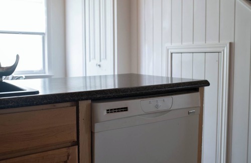 Lambton Shores Apartment | The Lazy Wave 2 Bdr Apartment- w Hot Tub & Private Backyard in Beach Town