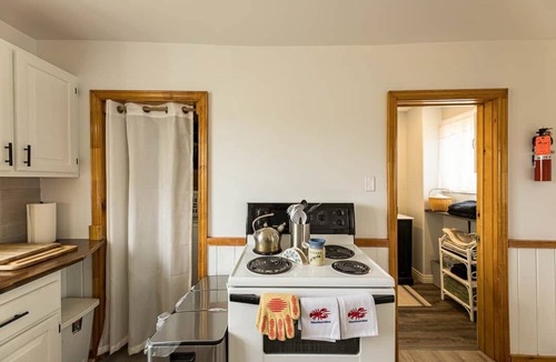 Grand River House | The Lobster Lodge - Countryside Retreat