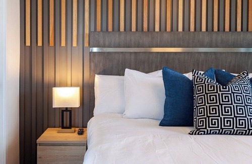 Kelowna Central Business District Apartment | The Luxurious Cubano Room Penthouse! Amazing water view + King beds!