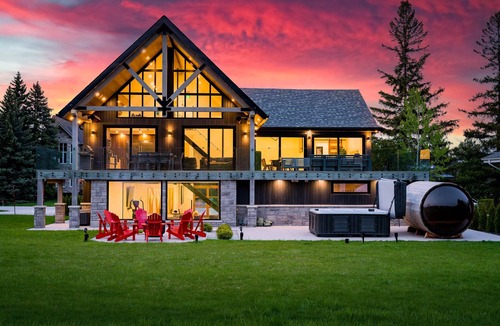 The Blue Mountains Ski Chalet | The Northern Escape HOT TUB & SAUNA!