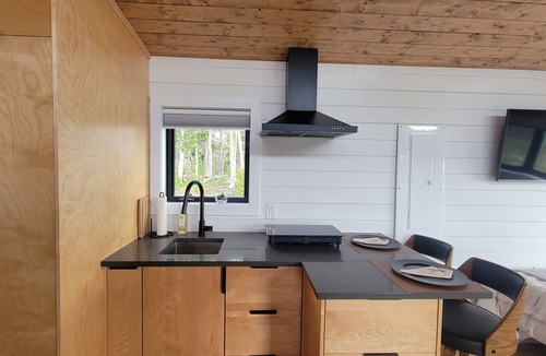 Summerford Apartment | The Northern Tickle. 20 minutes to Twillingate. Gorgeous views of the ocean.