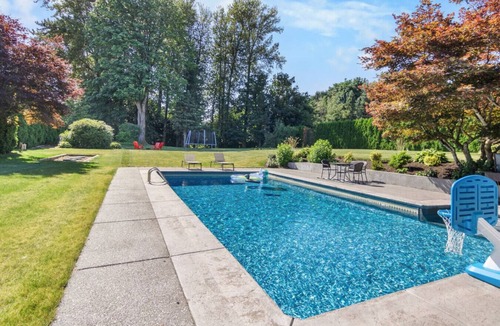 Abbotsford House | The Nox | Pool | Luxe Home | Poker | Fire Pit