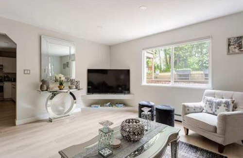 Burke Mountain House | The Oxford Signature Luxury Entire Family Suite
