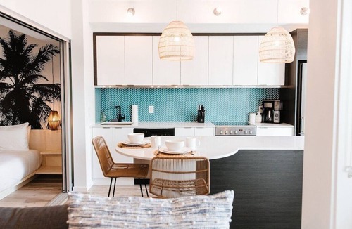 Kelowna Central Business District Condo | The Palms - Downtown