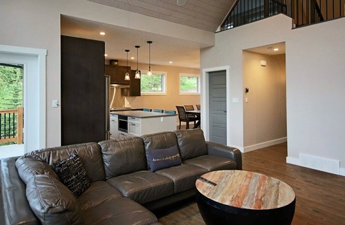 West Fernie House | The Perch, Fernie - Panoramic Views Walkable 6 Beds A/C Games Room