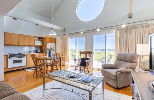 Pubnico Cottage | The perfect East Coast experience. Guesthouse on 38 acres with 360° Ocean views.